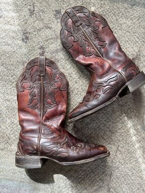 Ariat “Cassidy” Square Toe Broken In Leather Cowgirl Boots 8 1/2